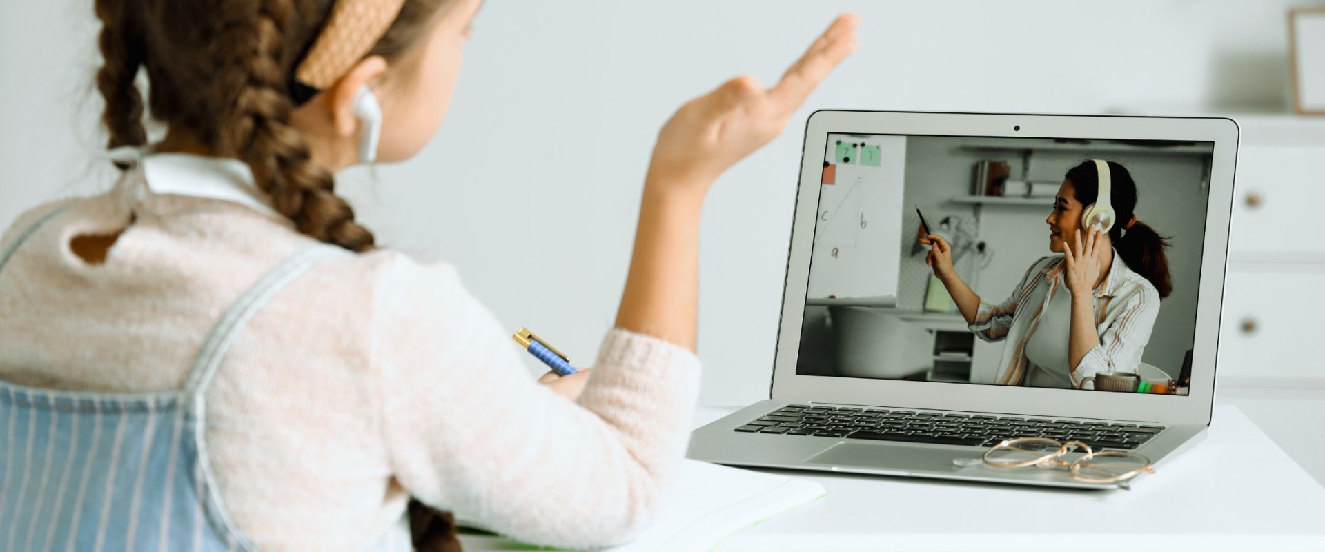 Benefits of Virtual Whiteboards for Online Tutoring